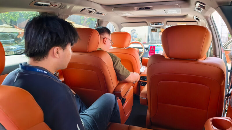 Geely Galaxy M9 - интерьер, три ряда сидения
