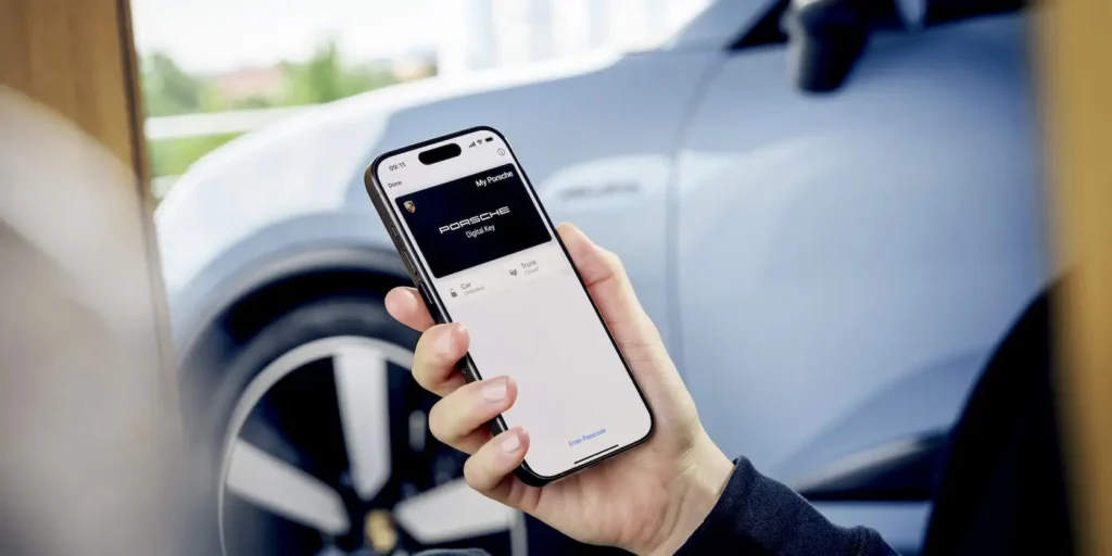Porsche Macan EV 2026 с функцией Porsche Digital Key для управления через смартфон