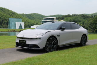 Lynk & Co 10 EM-P — новый подключаемый гибридный седан