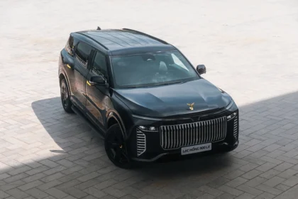 VinFast Lac Hong 900 LX — роскошный внедорожник с золотым интерьером