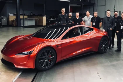 Новый Tesla Roadster — концепт спортивного электромобиля с экстремальными характеристиками.