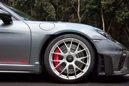 Последний Porsche Boxster с бензиновым мотором на заводе