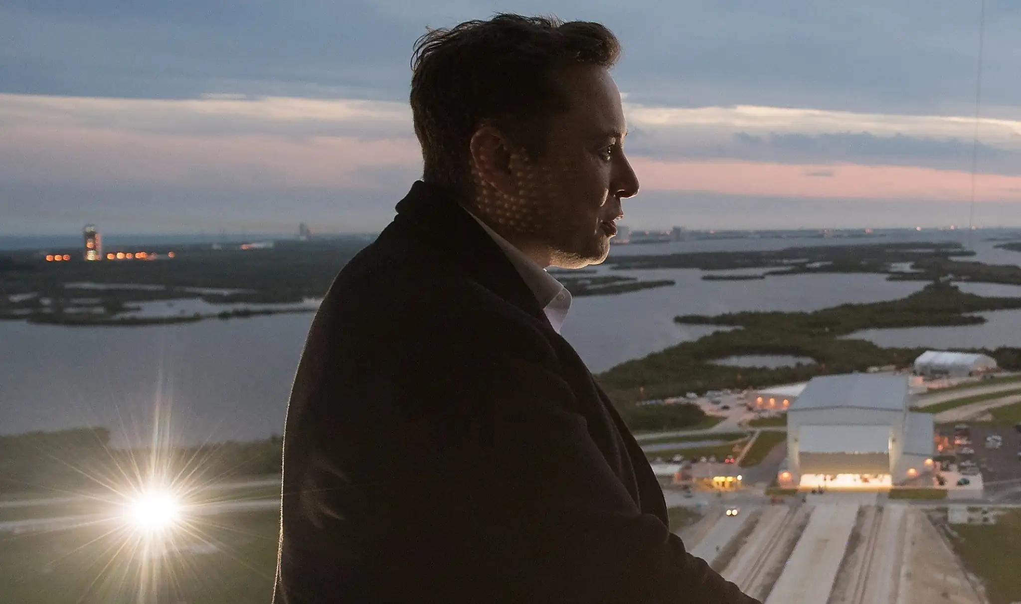 Илон Маск — генеральный директор Tesla.