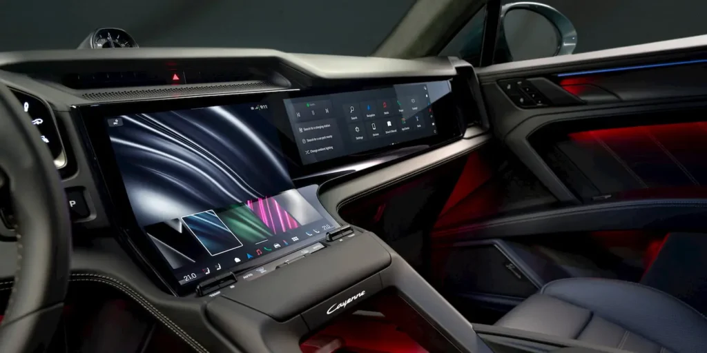 Интерьер Porsche Cayenne EV с OLED-дисплеями и новыми элементами управления