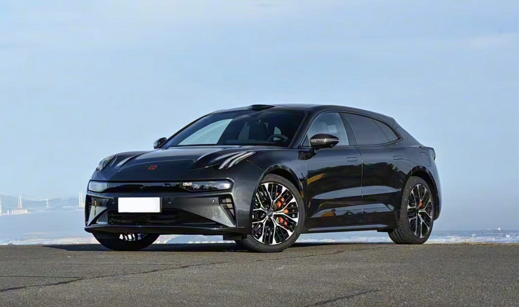 Совершенно новый Zeekr 001 Shooting Brake 2026 модельного года, белый кузов, панорамная крыша-«звездное небо».
