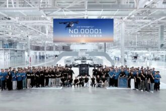 Модульный летающий автомобиль Xpeng Land Carrier на заводе Aridge в Гуанчжоу.