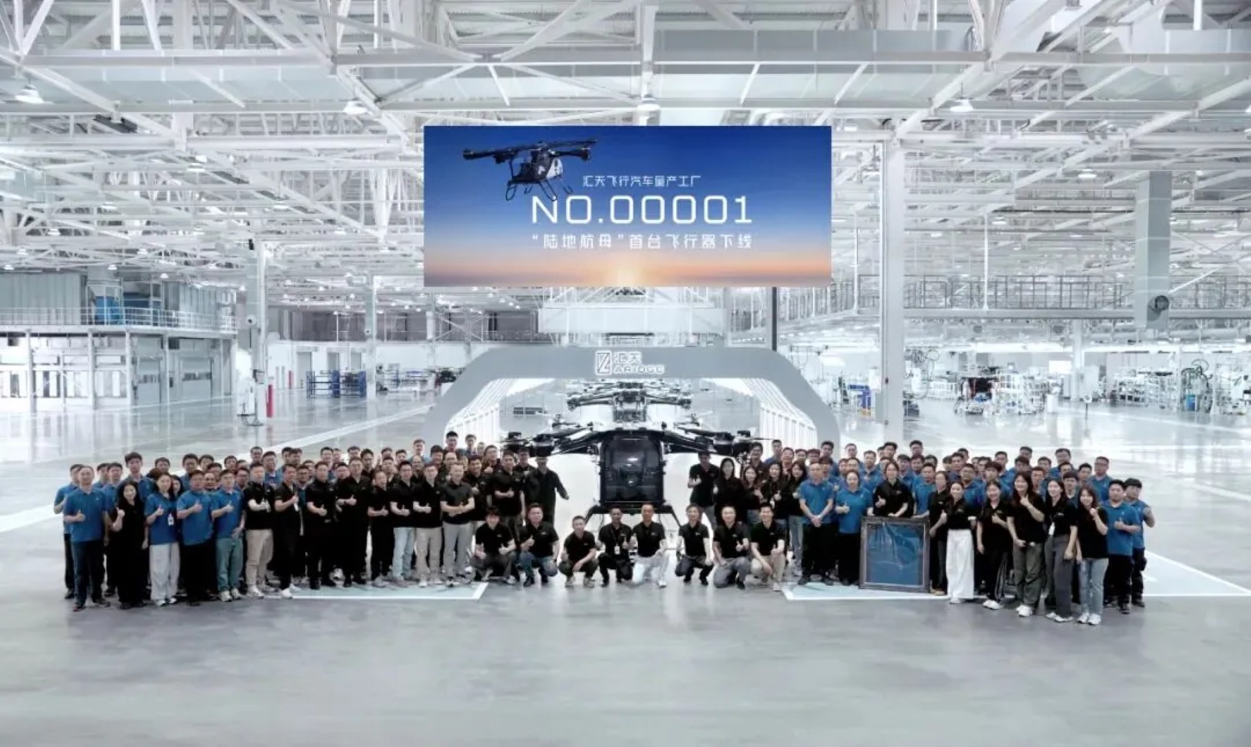 Модульный летающий автомобиль Xpeng Land Carrier на заводе Aridge в Гуанчжоу.