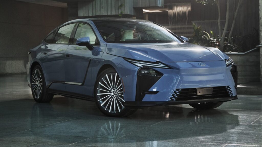 Lexus ES 2026 — обновлённый дизайн передней части седана
