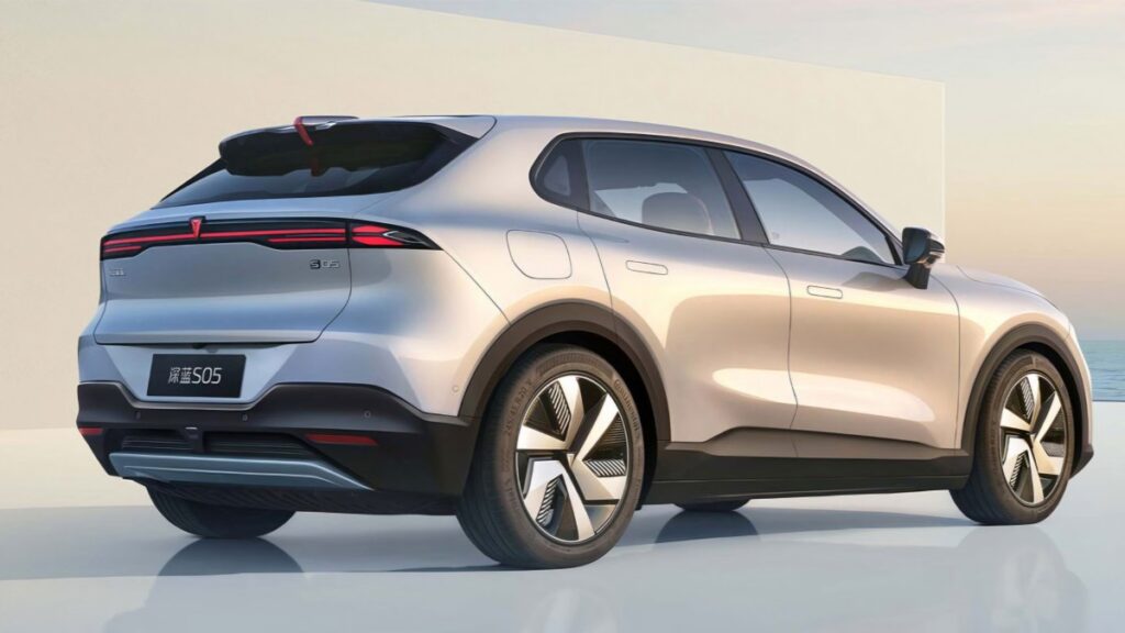 Электрический кроссовер Changan Deepal S07 для Европы