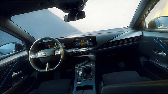 Обновлённый Opel Astra Electric с подсвеченным логотипом Opel Blitz