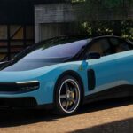 Электрический гиперкар Ferrari Luce серебристого цвета на презентации в Риме.