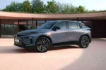 Новый электрический кроссовер Lancia Gamma 2027 года на фоне итальянского пейзажа.
