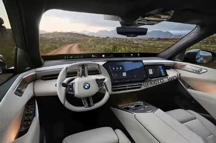Шпионский снимок передней панели нового BMW X5 G65 с наклонным экраном и панорамным мостом iDrive X