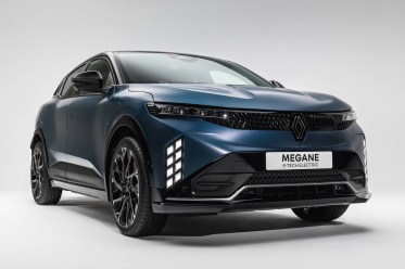 Обновленный электрический хэтчбек Renault Megane E-Tech синего цвета Satin Blue Slate