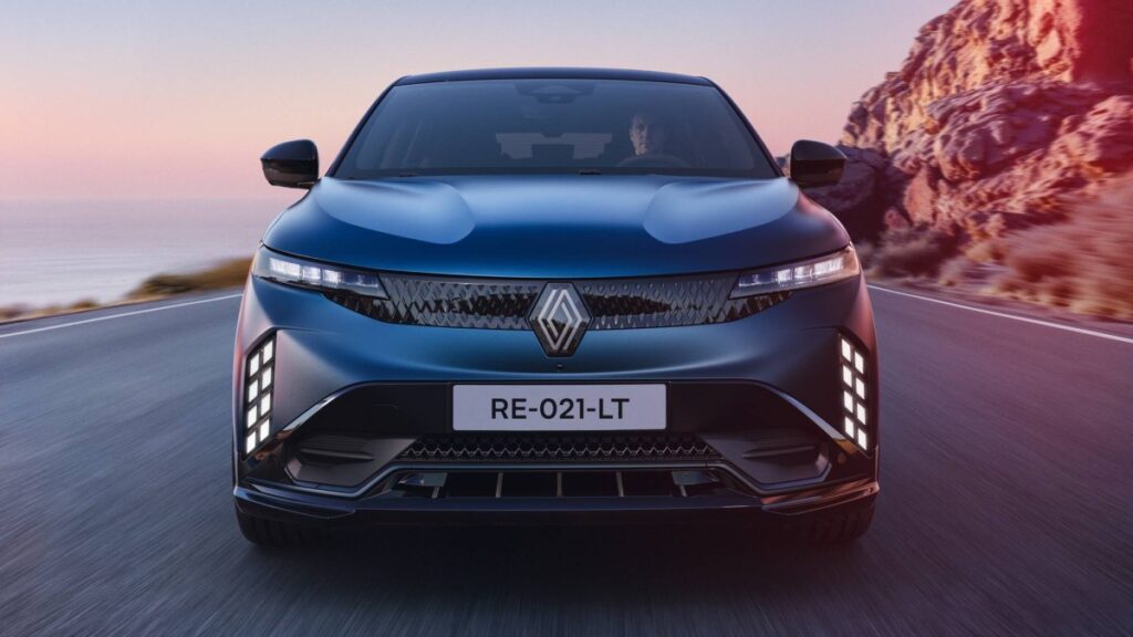 Обновленный электрический хэтчбек Renault Megane E-Tech синего цвета Satin Blue Slate