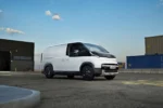 Яркий электрический фургон Kia PV5 Cargo белого цвета представлен на презентации в Австралии.