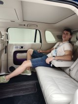 Салон гибридного кроссовера Xiaomi SkyNomad N70 с опущенным экраном