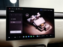 Салон гибридного кроссовера Xiaomi SkyNomad N70 с опущенным экраном