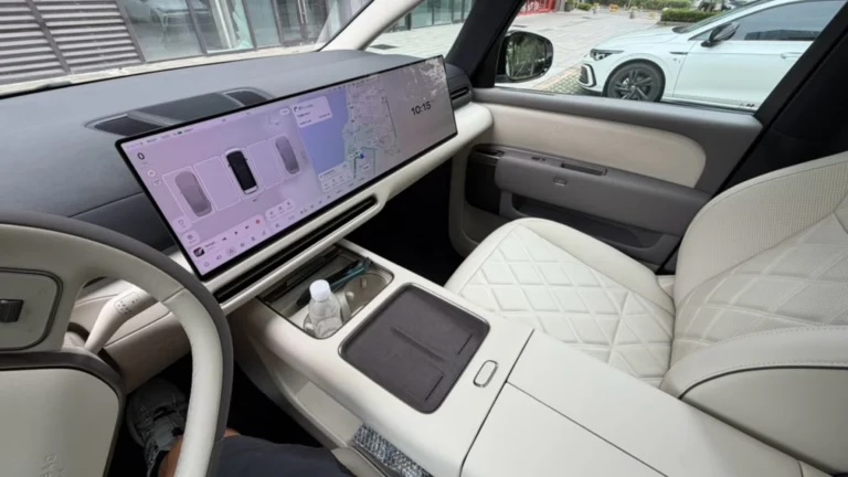Электрический минивэн Li Auto Mega второго поколения